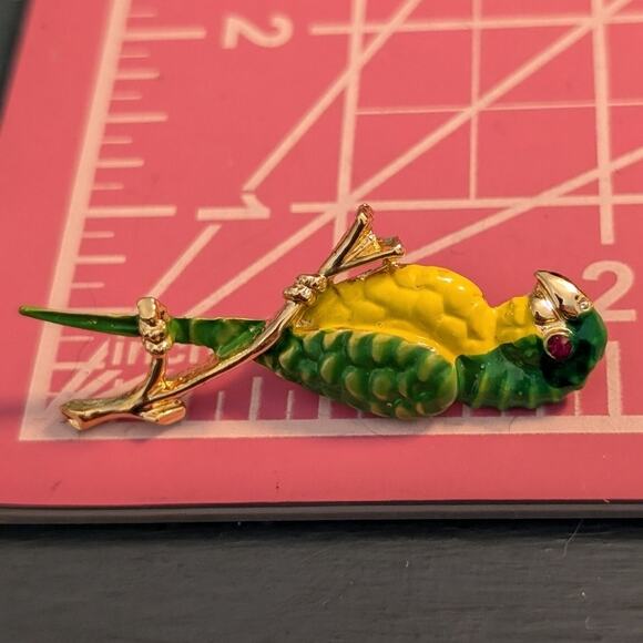 Vintage Gerry's Green & Yellow Enamel Parrot on Branch Pin - Picture 2 of 5